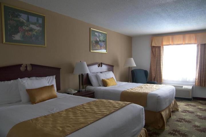 2 Queen Beds (1 of 5)