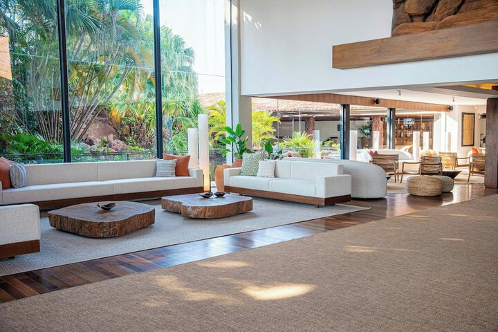 Entrance & Lobby