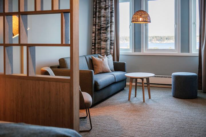 Room 10 of 77