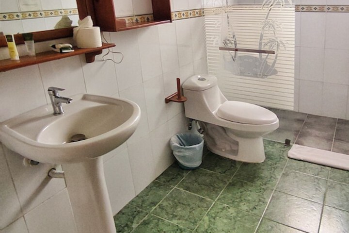 Room 12 of 25