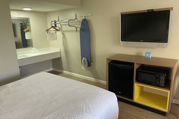 1 King Bed Accessible (15 of 39)