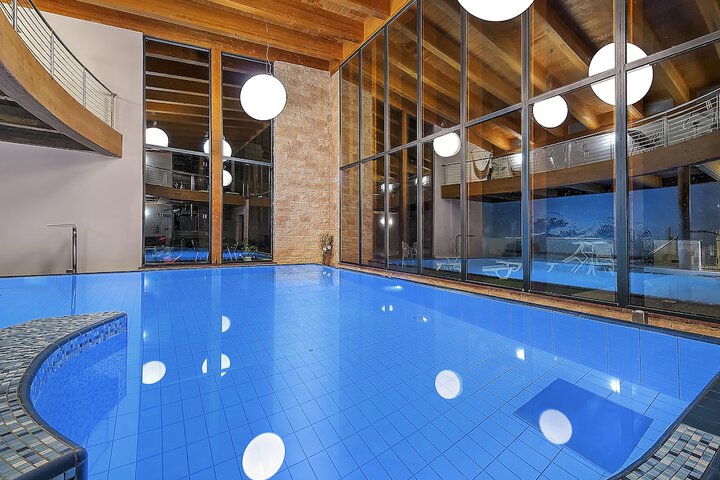Pool 21 of 33