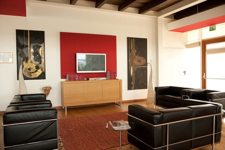 Guest Lobby