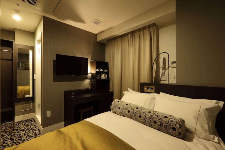 Room 12 of 114