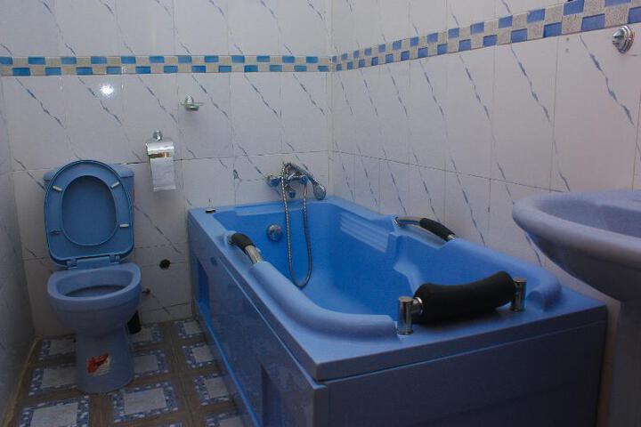 100% HOTEL & SUITES LIMITED