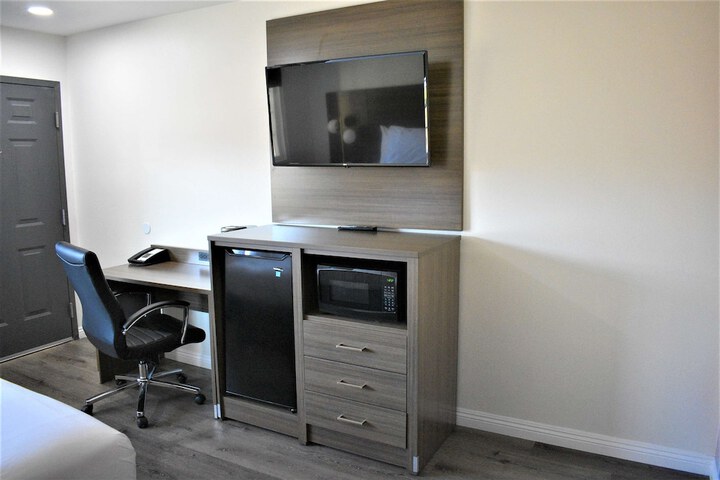 1 King Bed Mobility Accessible (7 of 13)