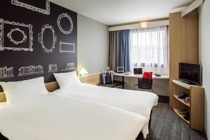 Room 16 of 32