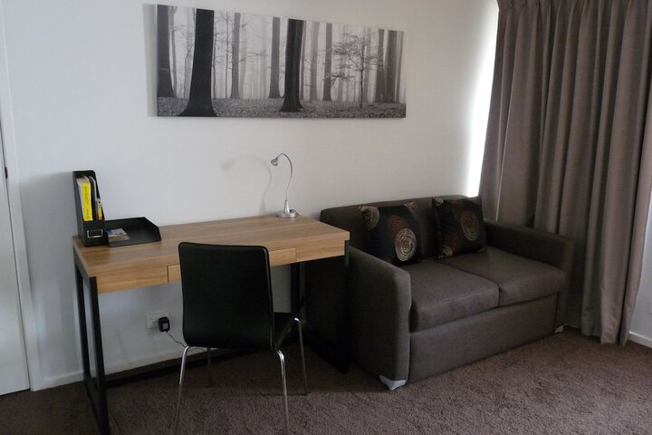 Room 3 of 28