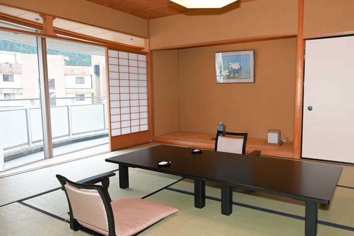 Room 13 of 48