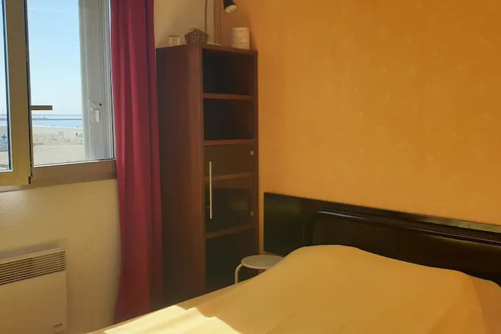 Room 4 of 15