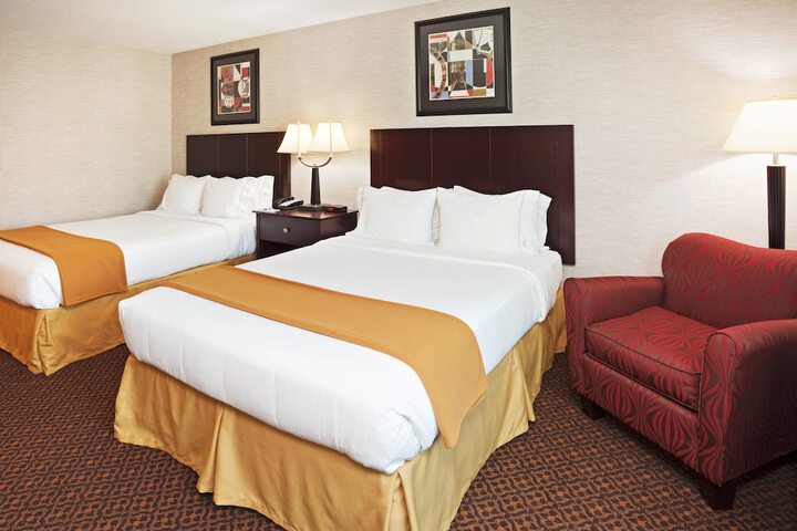 1 King Bed (1 of 2)