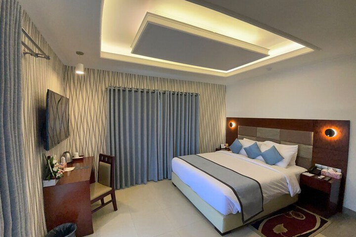 Room 12 of 27