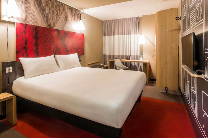 Room 5 of 42