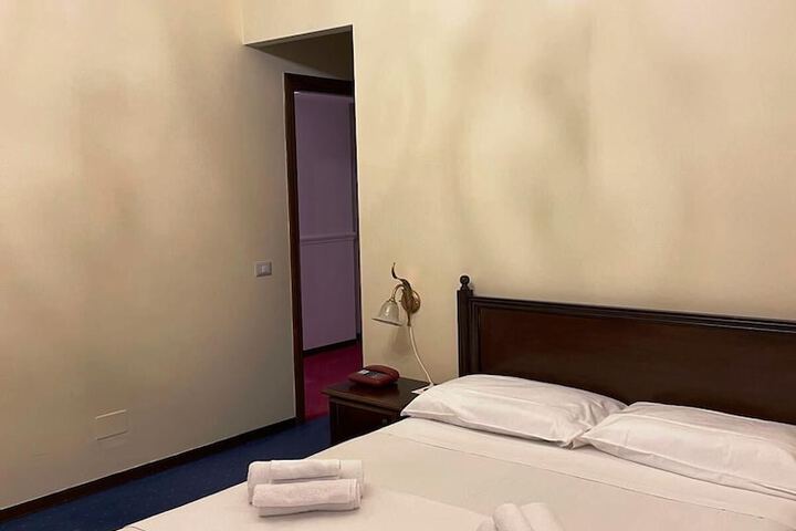 Room 15 of 162