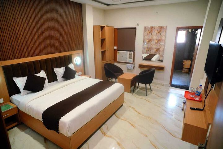 Room 4 of 17