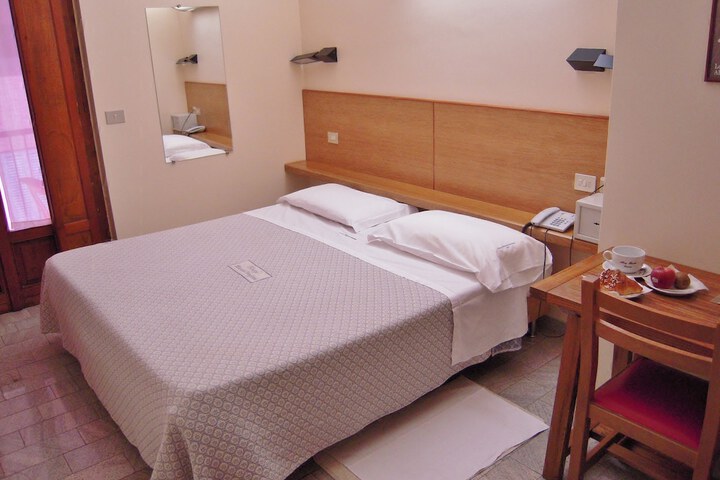 Room 14 of 65