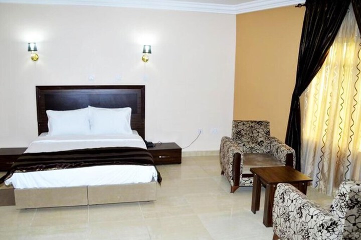 Room 8 of 38