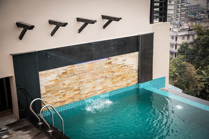 Pool 21 of 60