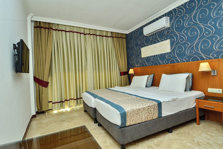 Room 8 of 50