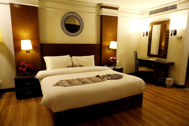 Room 17 of 30