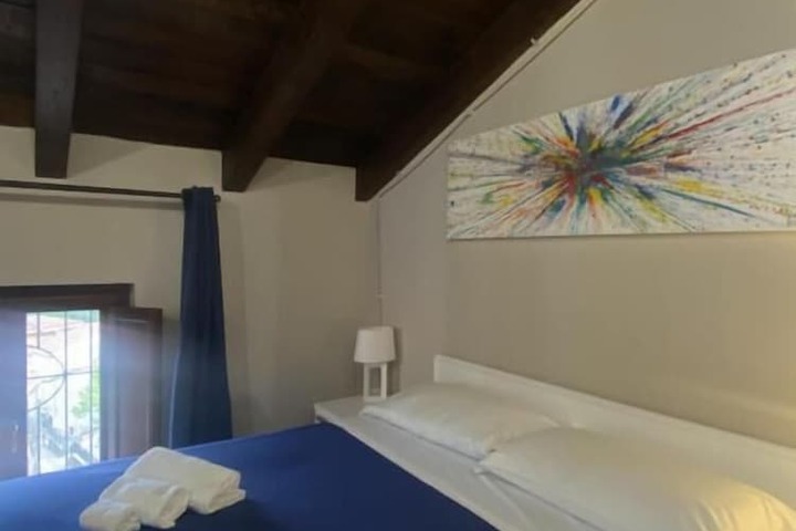 Room 3 of 37