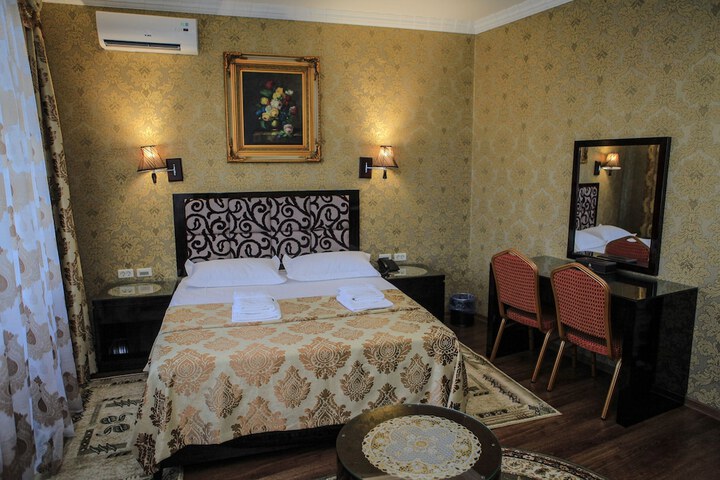 Room 16 of 63