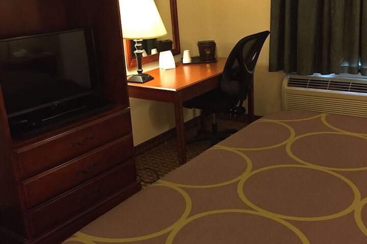 1 King Bed (8 of 14)