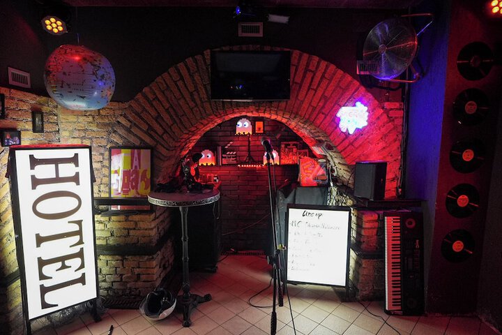 Lounge 67 of 82