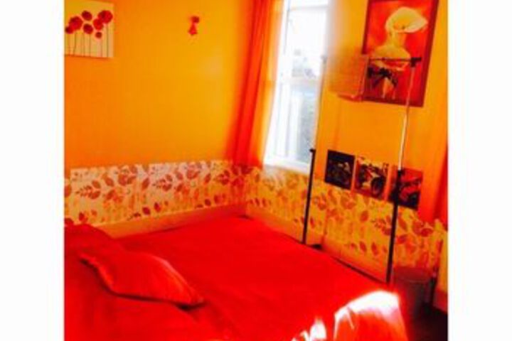 Room 12 of 18