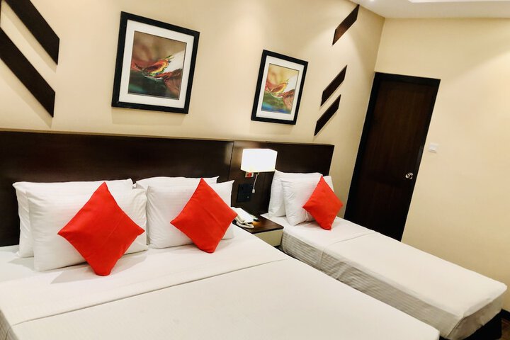 Room 32 of 66