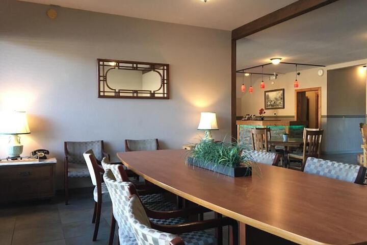 Business Center 58 of 60