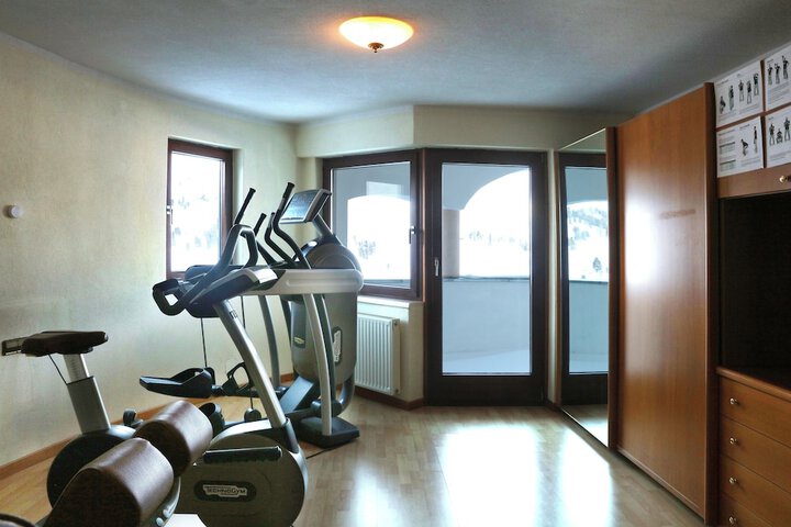 Room 16 of 38