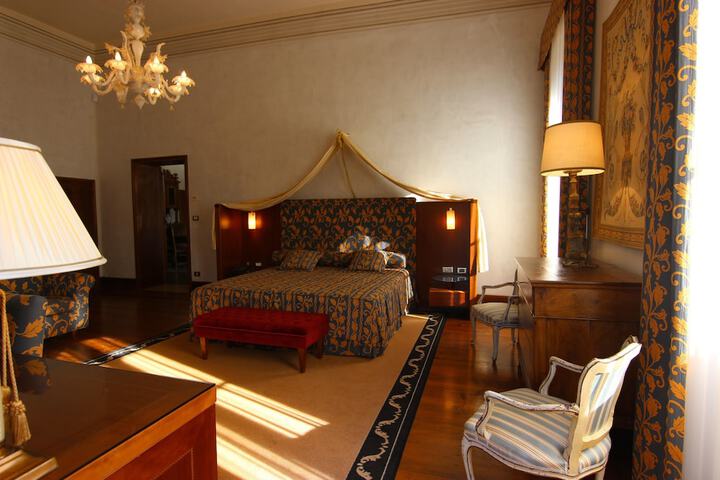 Room 35 of 175