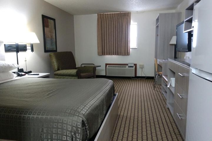 Room 9 of 38
