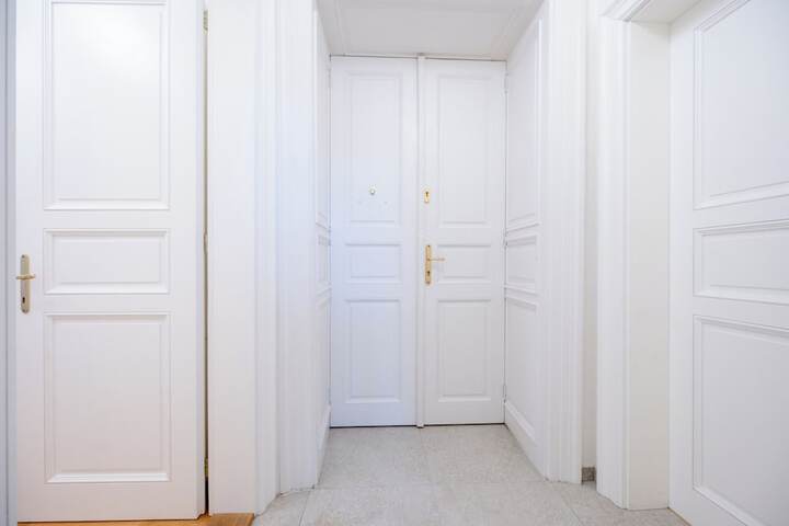 Room 25 of 113