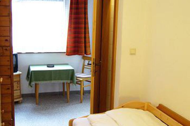 Room 10 of 20