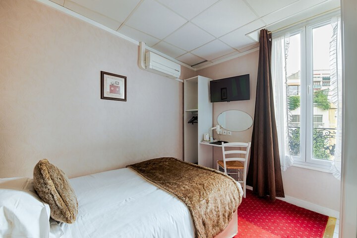 Room 6 of 47