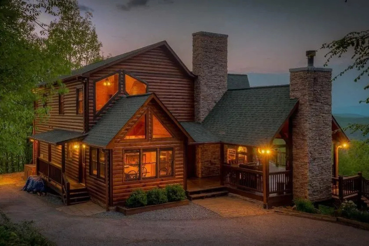 Exterior of High Five Lodge by Escape to Blue Ridge