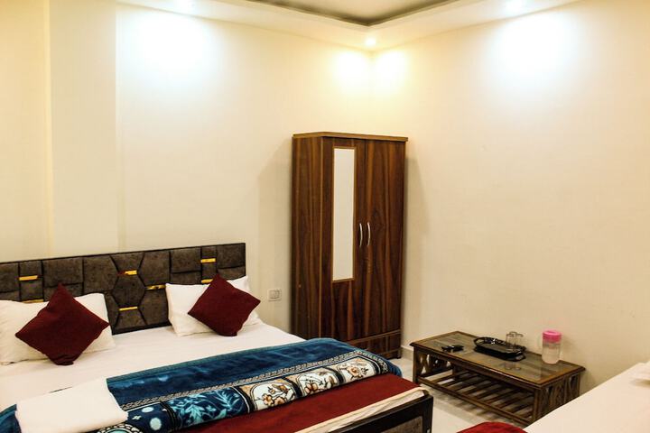 Room 13 of 22