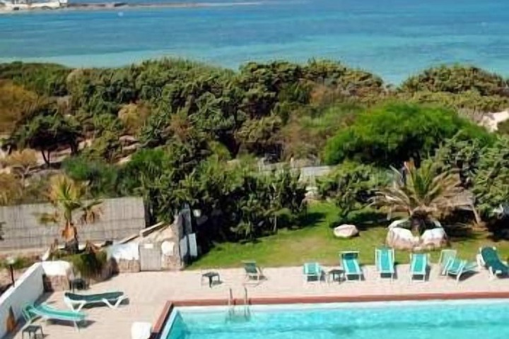 Hotel with Pool