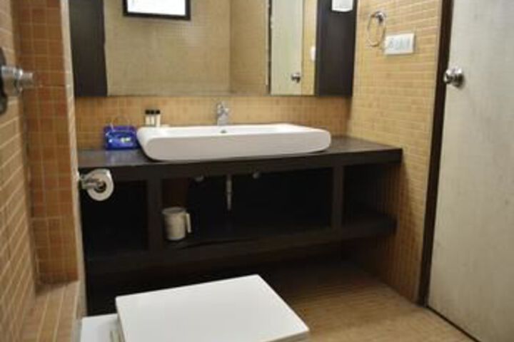 Room 4 of 31