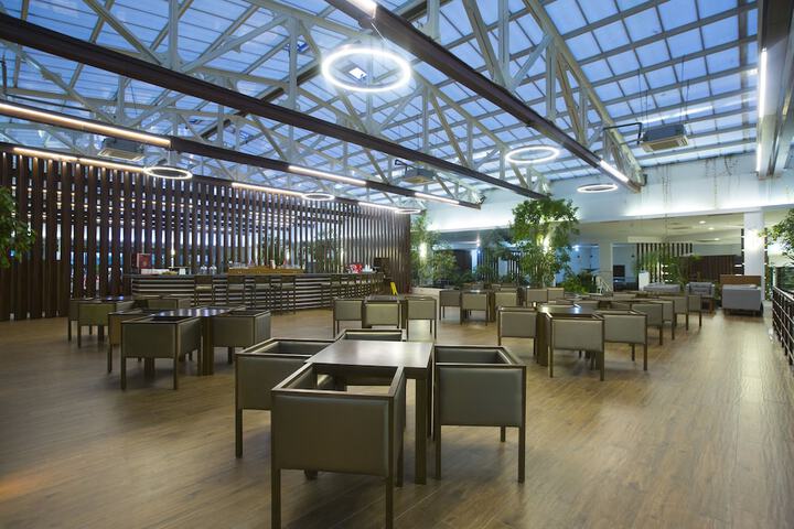 Entrance & Lobby