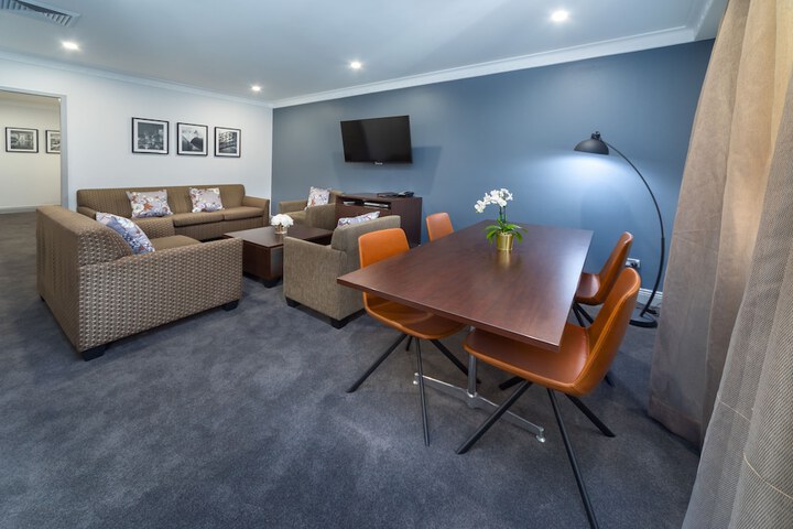 Room 54 of 80