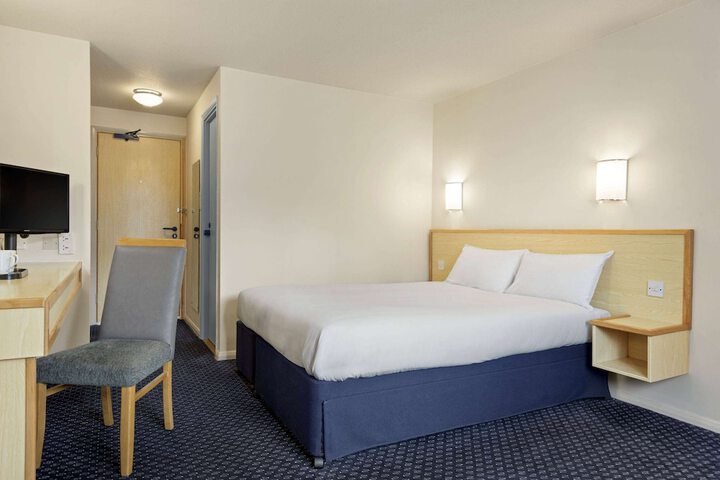Room 9 of 19