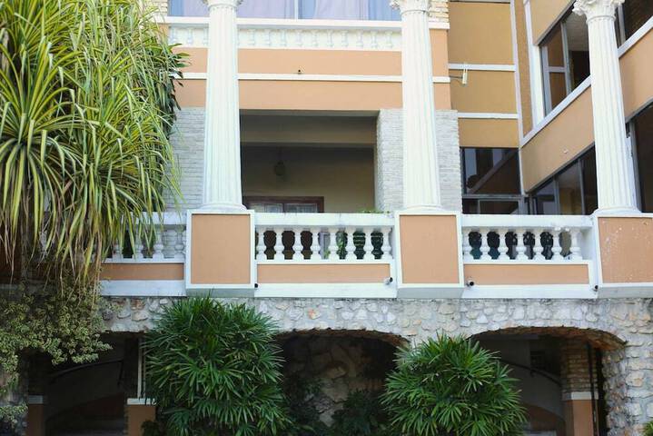 PRINCE HOTEL