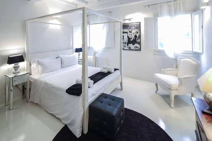 Room 10 of 38