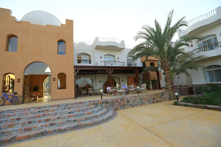 Hotel Exterior 29 of 32