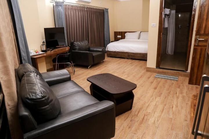 Room 13 of 28