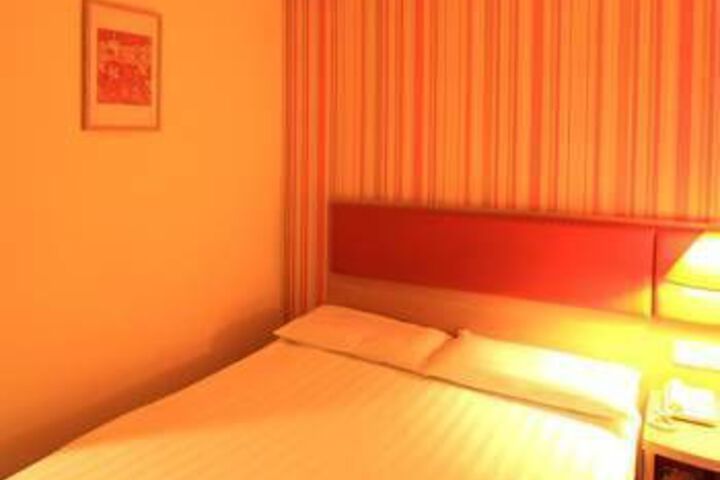Room 2 of 32
