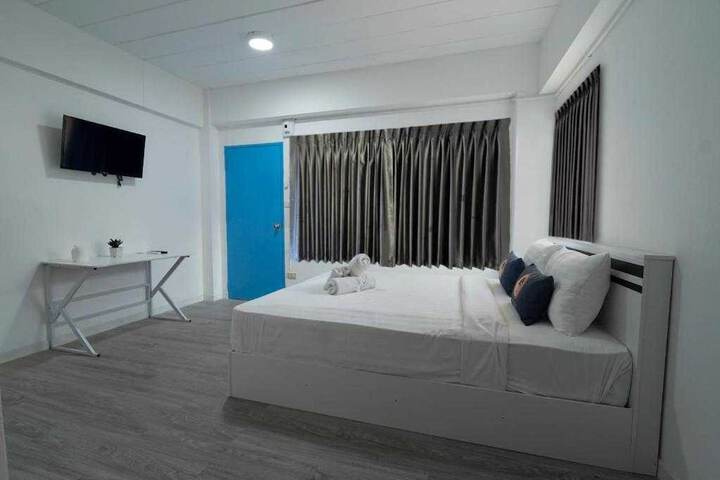 Room 4 of 25